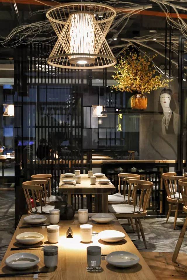 這餐廳設(shè)計(jì)裝修太贊了，一個(gè)月我重了十斤